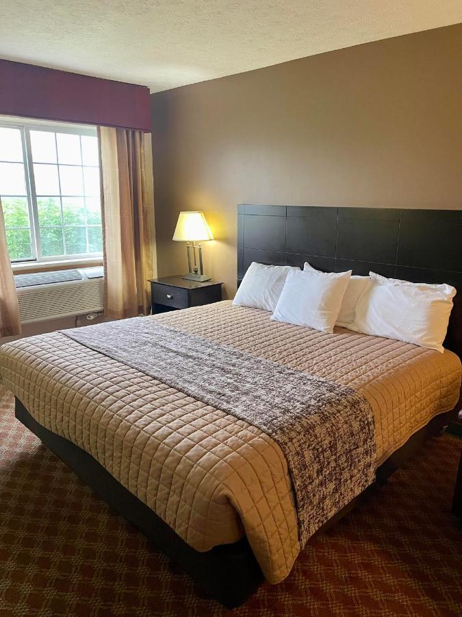 The Woodridge Inn Connersville 외부 사진