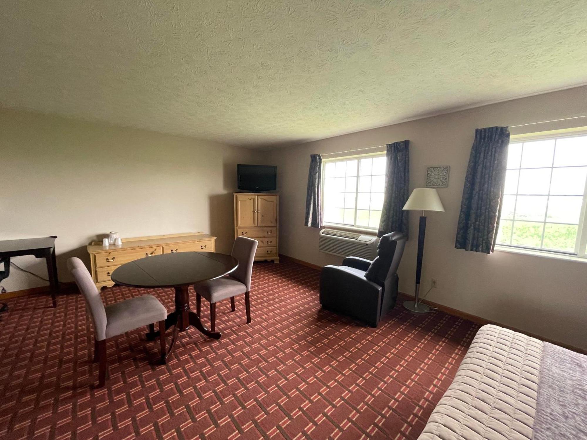The Woodridge Inn Connersville 외부 사진
