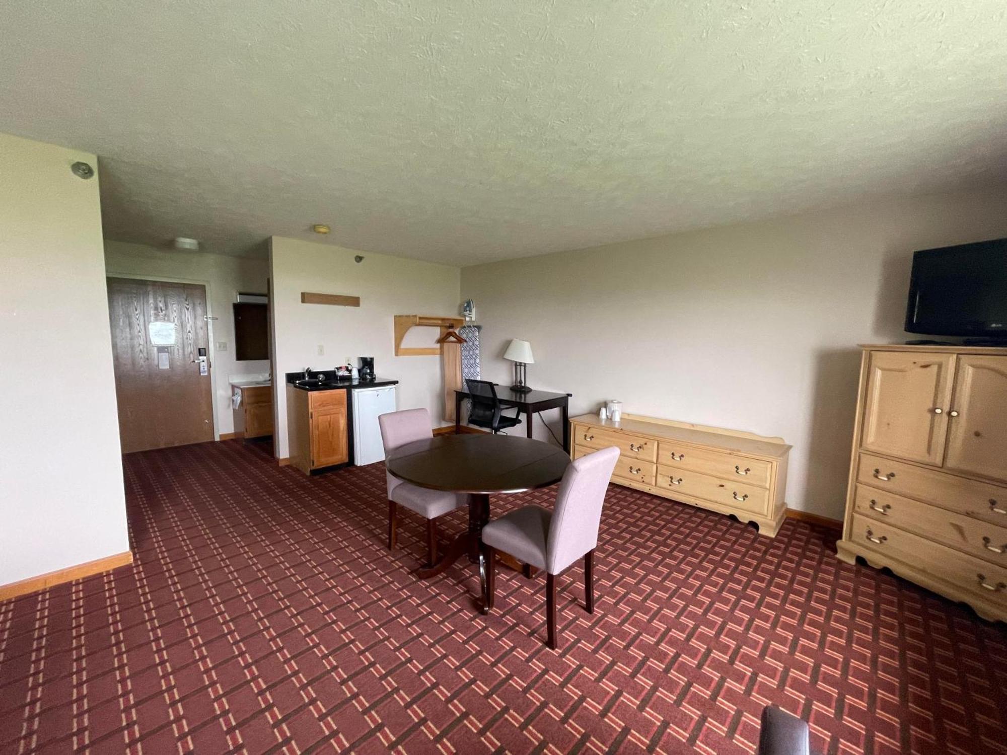The Woodridge Inn Connersville 외부 사진