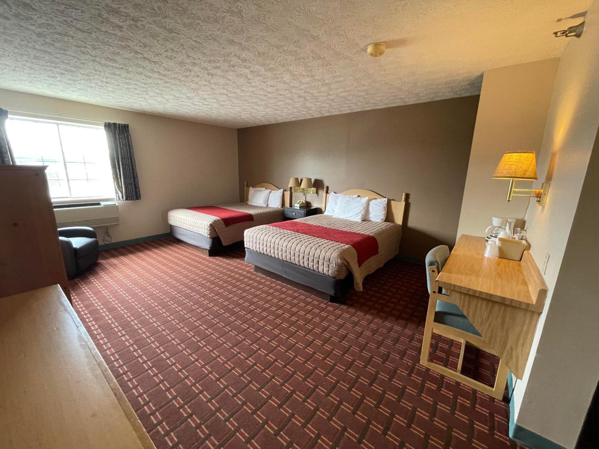 The Woodridge Inn Connersville 외부 사진