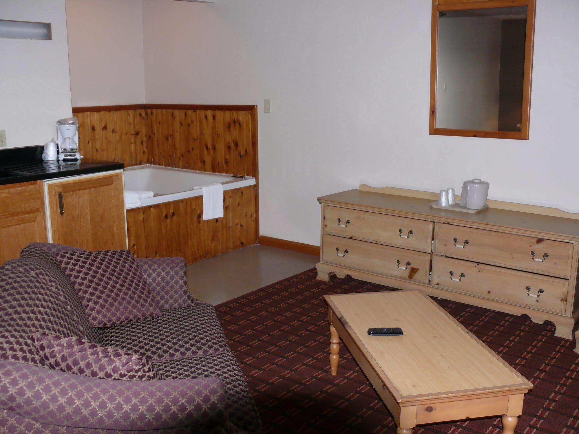 The Woodridge Inn Connersville 외부 사진