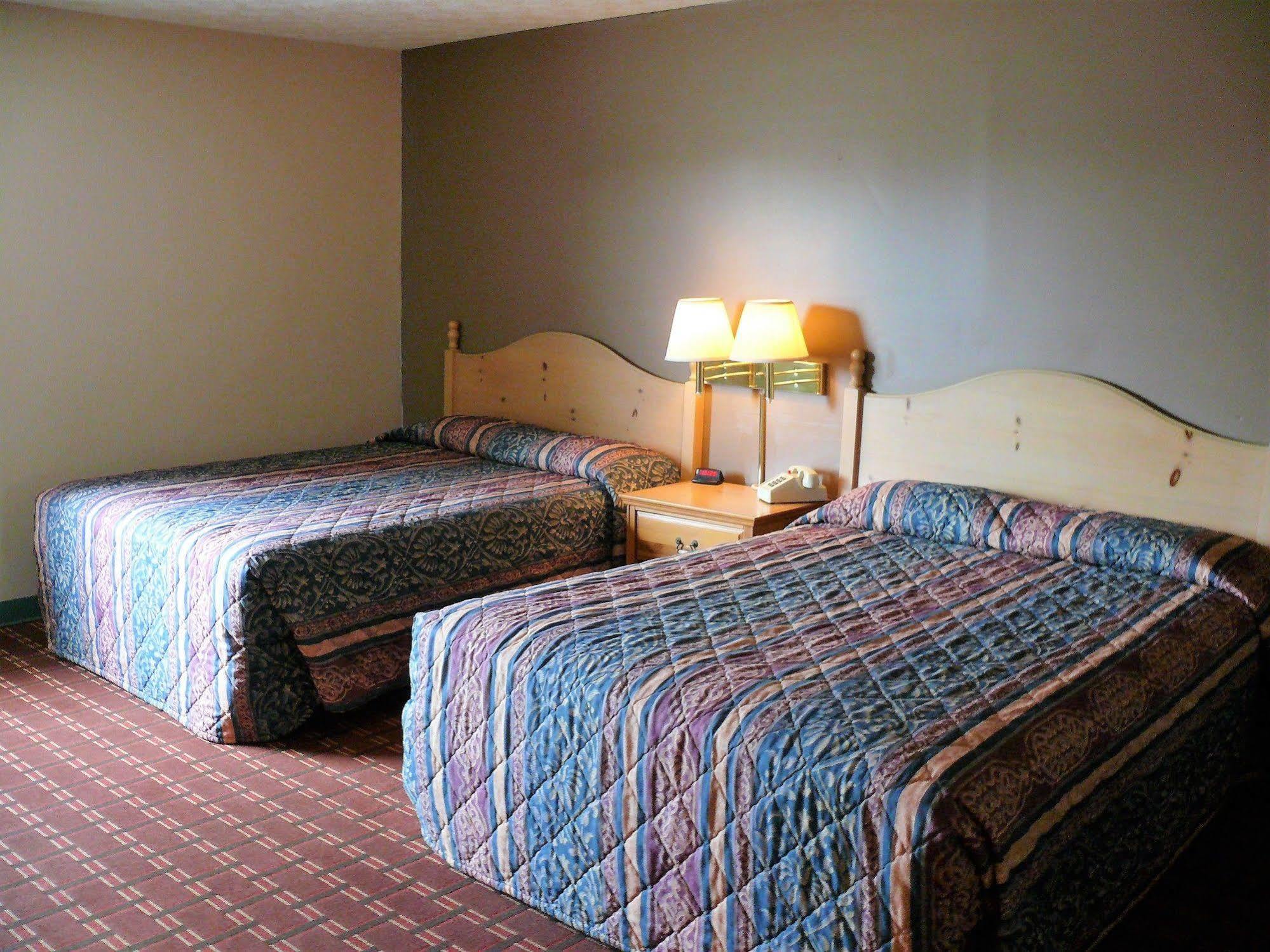The Woodridge Inn Connersville 외부 사진