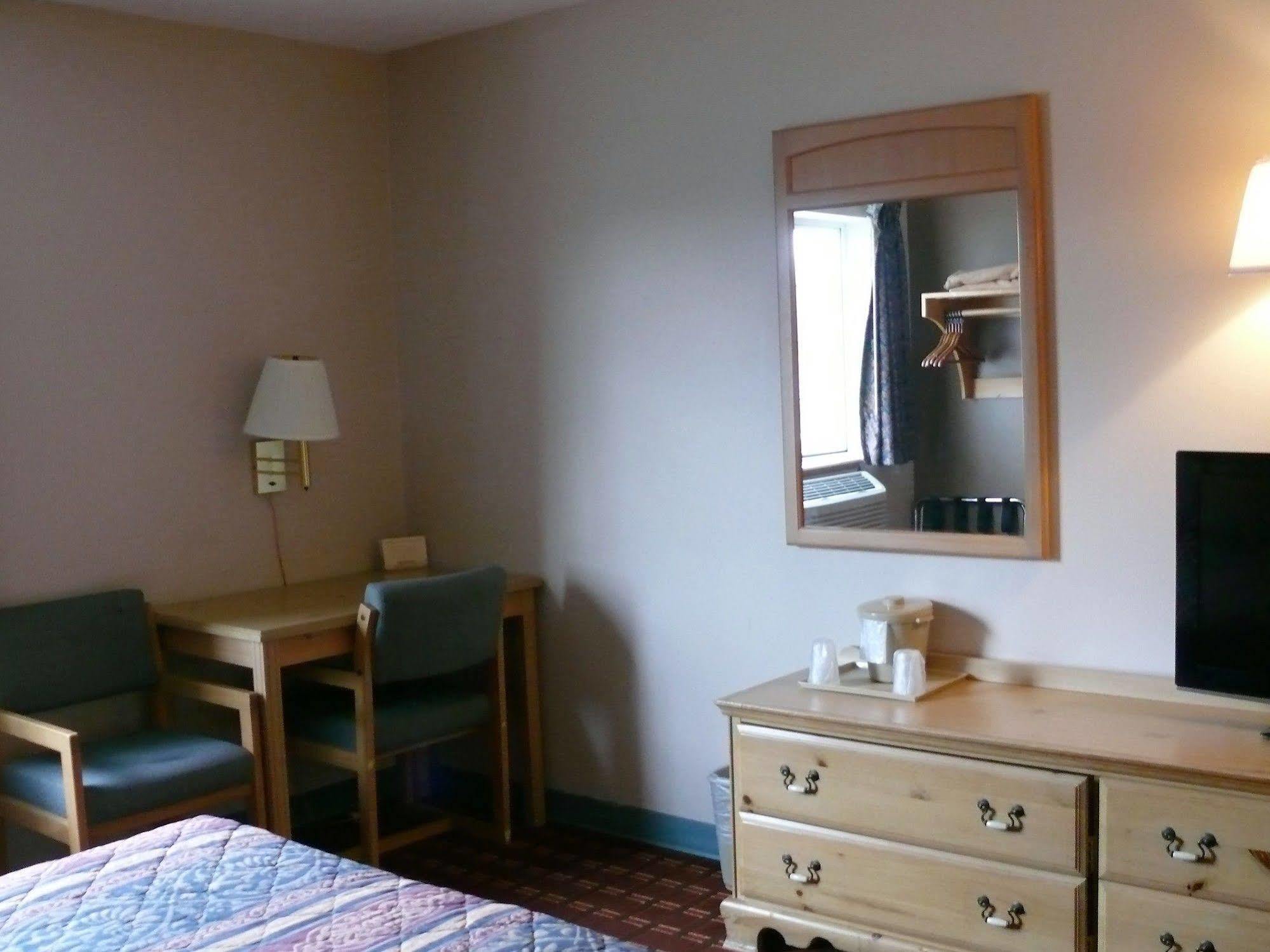 The Woodridge Inn Connersville 외부 사진